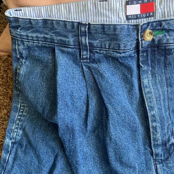 Tommy Hilfiger pleated Jean shorts - Picture 4 of 4